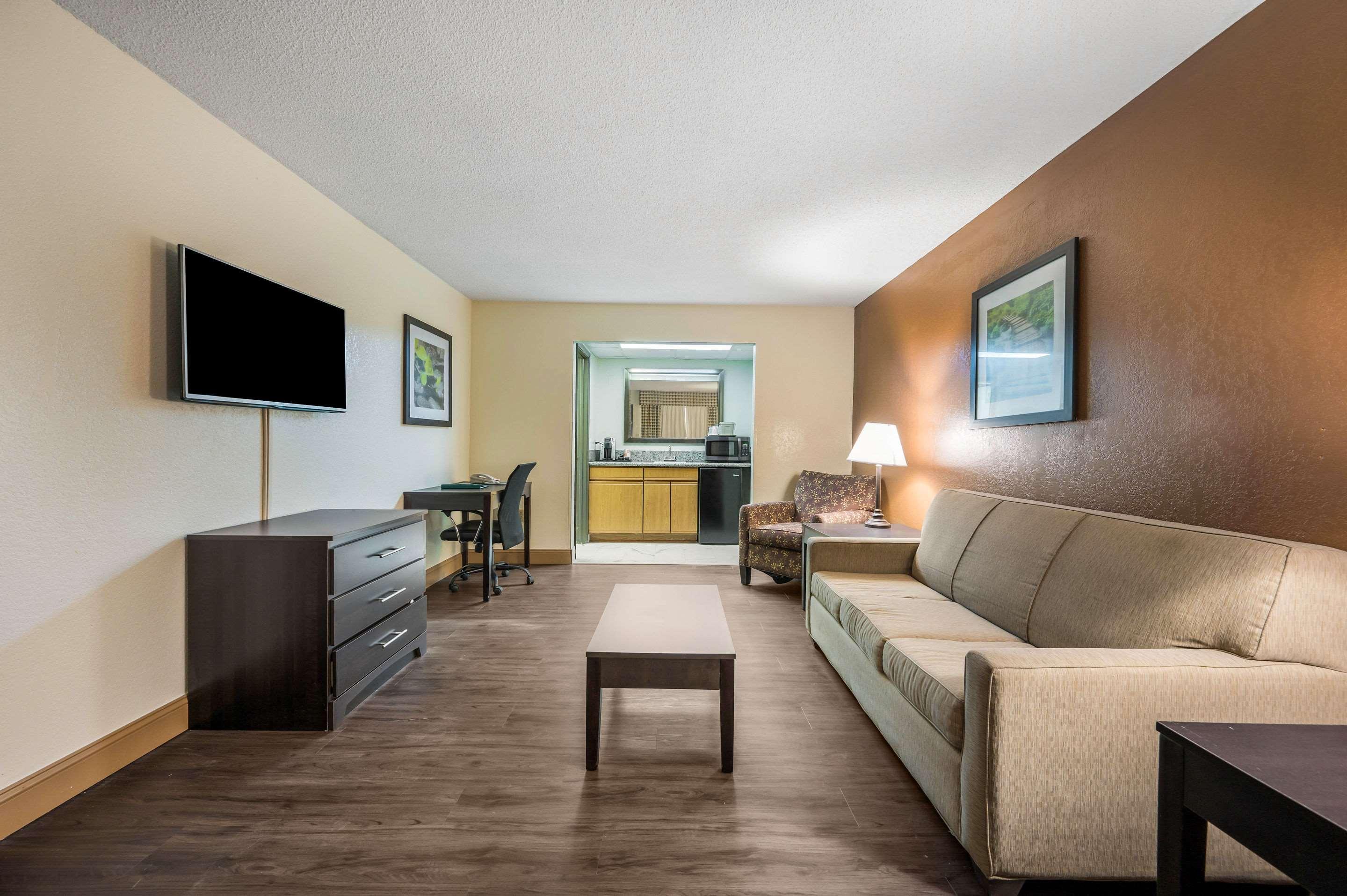 Quality Inn & Suites Corinth West Exterior foto