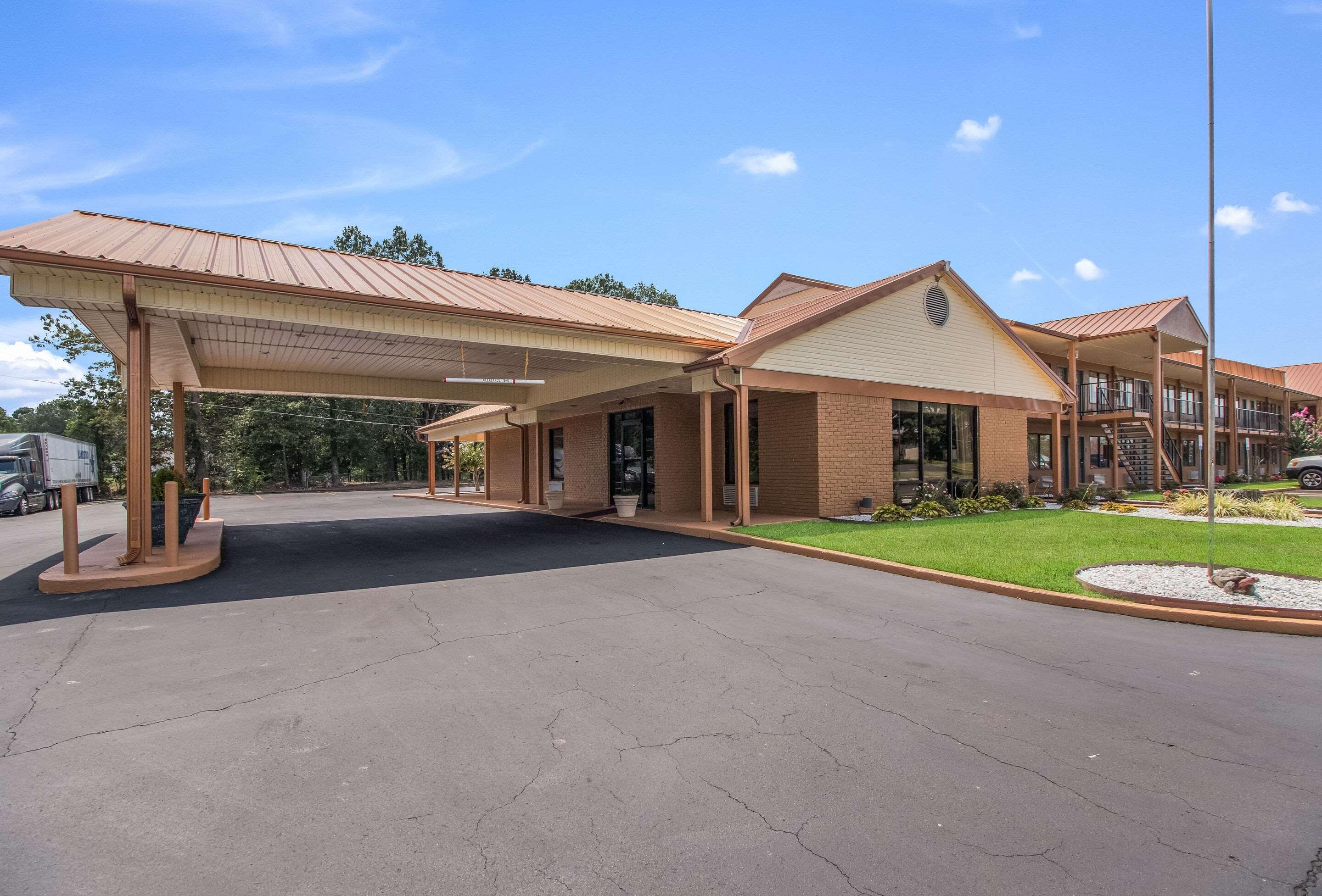 Quality Inn & Suites Corinth West Exterior foto