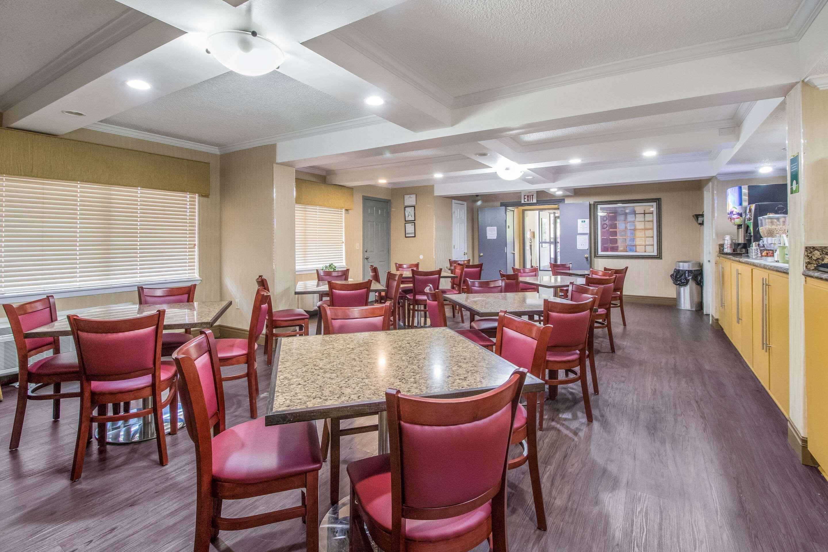 Quality Inn & Suites Corinth West Exterior foto