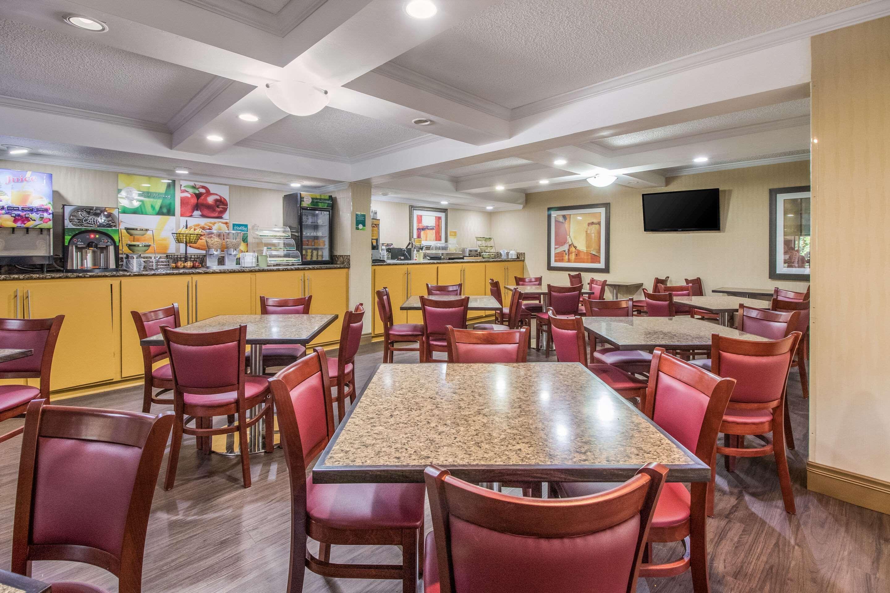 Quality Inn & Suites Corinth West Exterior foto